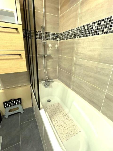 Appartement Familial Pour 6 Adultes Et 5 Enfants A 10 Min De Disney Байи-Роменвилье Экстерьер фото